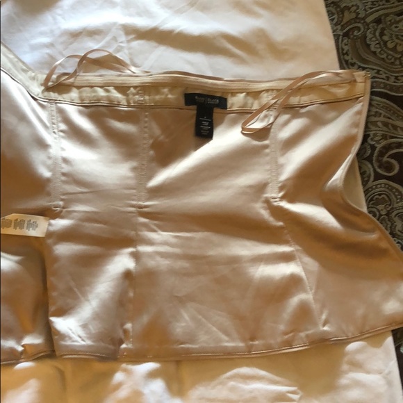 Cute gold top! - Picture 3 of 5